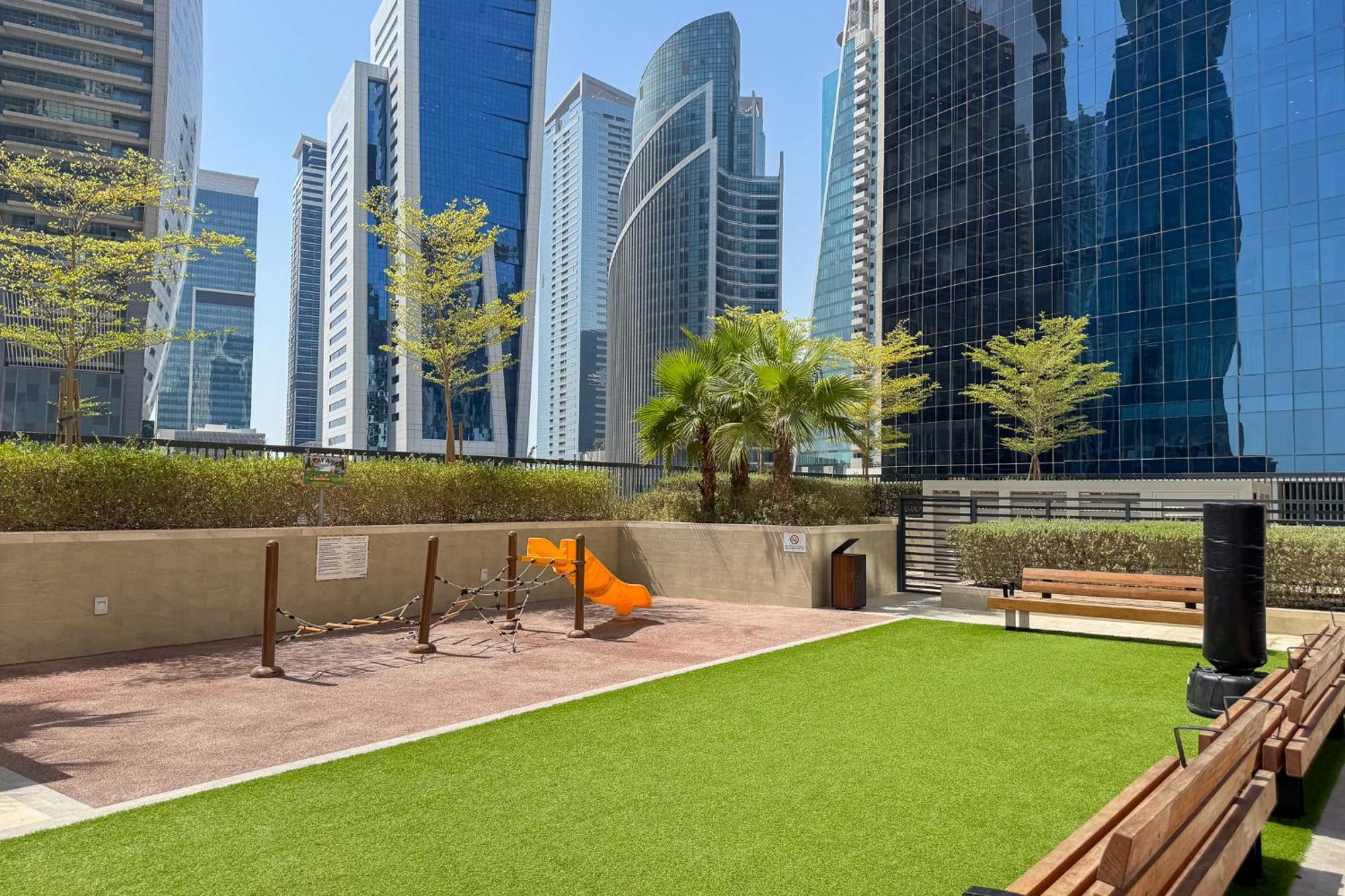 Apartment Sleek 1-Bedroom Getaway In Zada Tower Dubai
